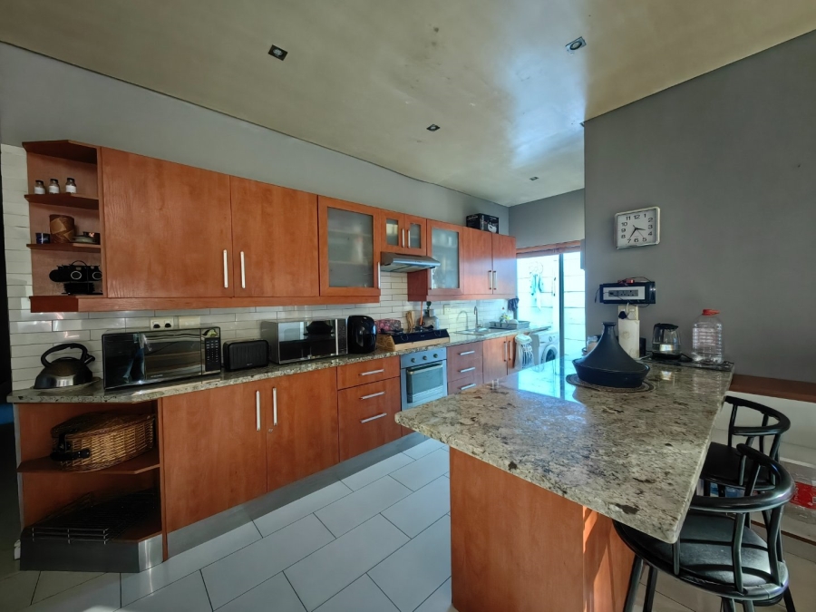 8 Bedroom Property for Sale in Belgravia Western Cape